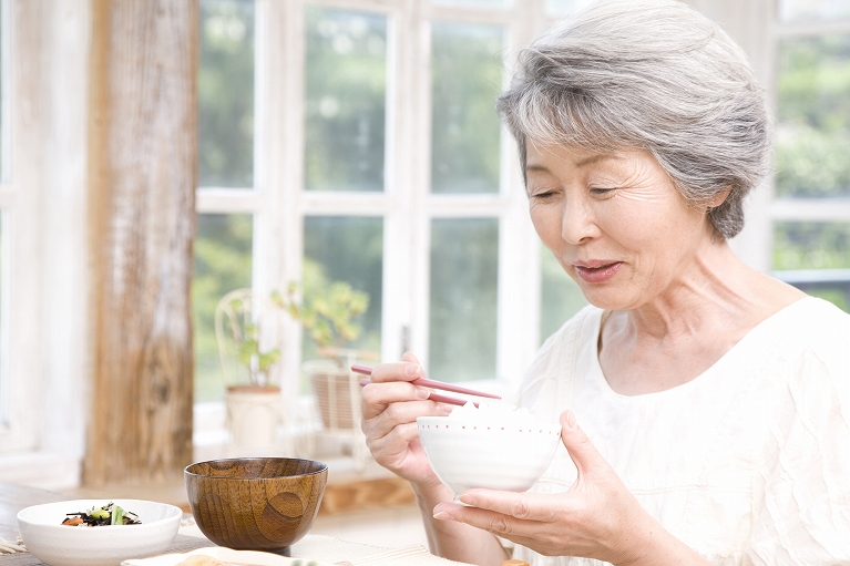 いつまでも健康な歯で、楽しい食事を